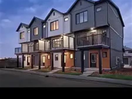 New 2 bedroom, 1.5 bath, sgl garage, 1000sqft townhouse. Price is per room. | Edmonton