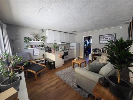 Top Floor 1 Bed and Den in Esquimalt