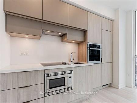 Yonge/Eglinton Beautiful 2Bdrm Corner Unit Open Concept Modern Kitche