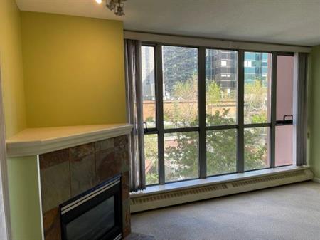 Calgary West End Condo 2Bed/2Bath (C-Train Free Ride Zone)