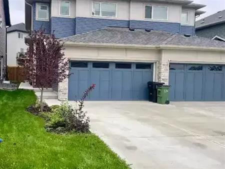 Beautiful Main Floor in Kinglet Gardens | 5114 Lark Cres NW Lark Crescent Northwest, Edmonton