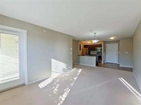 Top Floor 2 Bed / 2 Bath + Den Apartment in SW Edmonton | 5804 Mullen Place Northwest, Edmonton