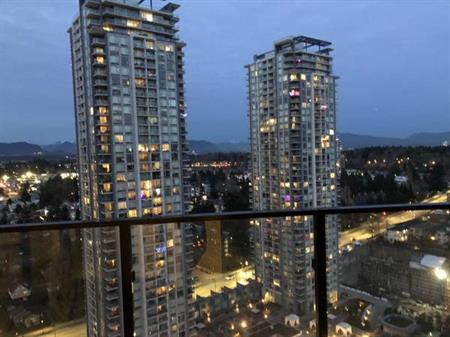 Surrey Central - One bed suite with AC- Step away from skytrain