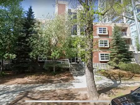 Newly painted 1 bedroom plus den. | 203 - 203- 9910 111 Street NW, Edmonton