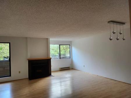 $2,200 / 1br - 850ft2 - HUGE 1 Bedroom Apt 850 sq/ft - Central Rmd - A