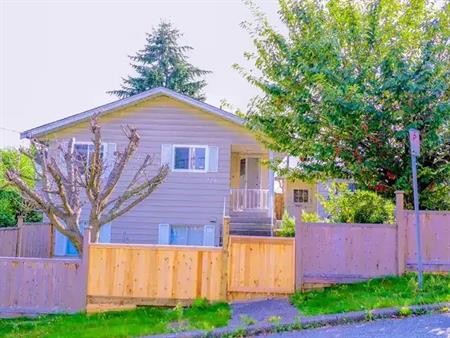 Spacious Duplex in New Westminister | 114 Debeck Street, New Westminster