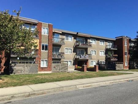 Lovely 1 Bedroom Suite Near VGH – Available Oct. 1!(1233 W. 11 Ave)