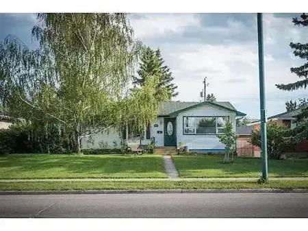 Lovely bungalow in Glendale Meadows | 4947 17 Avenue Southwest, Calgary