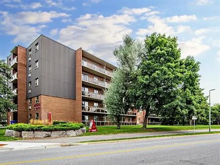 Woodstone Apartments | 1148/1150 Afton Drive, Sarnia