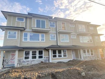 4BDR Modern Living in Chilliwack's City Centre