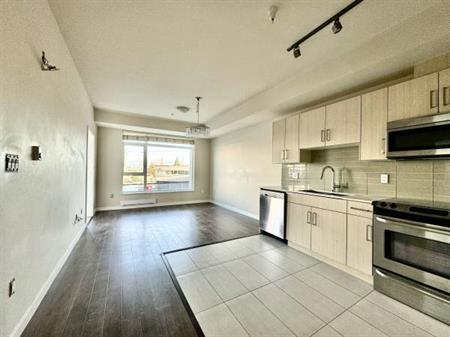 Royal oak skytrain station , Two bed two baths apartment for rent $2700!