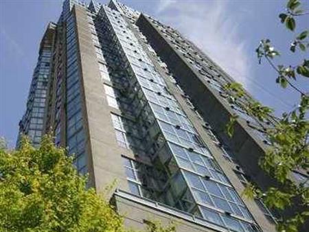 Good Price! Furnished 2 bedroom 2 bath and Den at Yaletown, DT