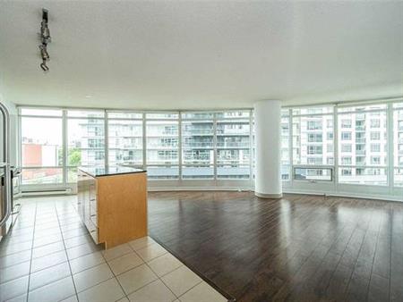 downtown address 750 sq ft 1+1 condo parking incld