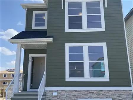 New Build Detached House 3 bedroom 2.5 bath double garage | 58 Versant View Southwest, Calgary