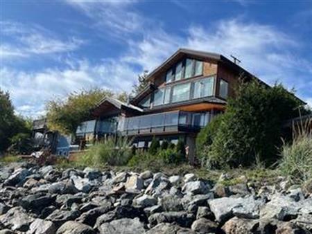 Beautiful Waterfront Home=www.COASTRENTALS.ca