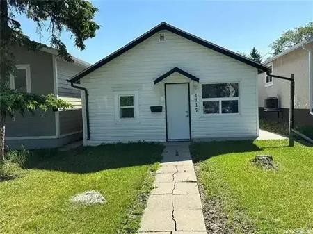 FULL HOUSE FOR RENT! 2 bedroom, 1 bathroom, available October 1 | 1117 Edgar Street, Regina