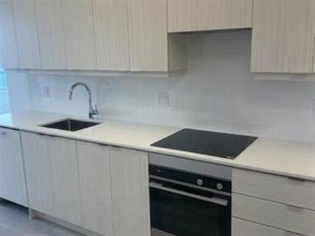 Hurontario & Elm Dr Open Concept 2Bdrm Lrg Kitchen 1Locker 1Parking