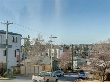 COZY, CLOSE TO DT, 2 BED + 1.5 BATH, MOUNTAIN VIEW, DT, TRENDY RICHMOND/KNOBHILL | 2116 23 Avenue Southwest, Calgary