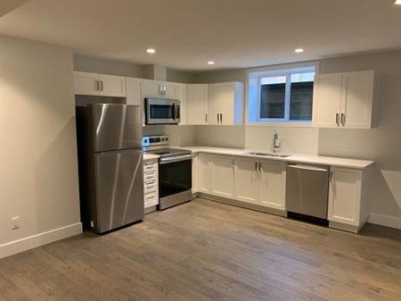 South Surrey 1 Bed & 1 Bath Suite