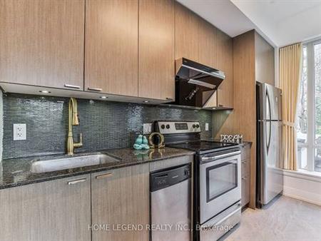 Yonge/Sheppard Modern +Luxurious 3Bdrm Twnhouse Lots Of Windows