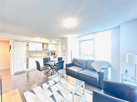 Eglinton & Redpath Bright +Spacious 2Bdrm Laminate Floor Open Concept