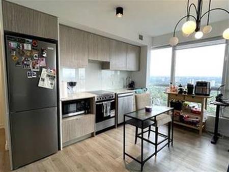 Bloor & Sherbourne Desirable 2Bdrm Modern Kitchen Spacious Living Roo