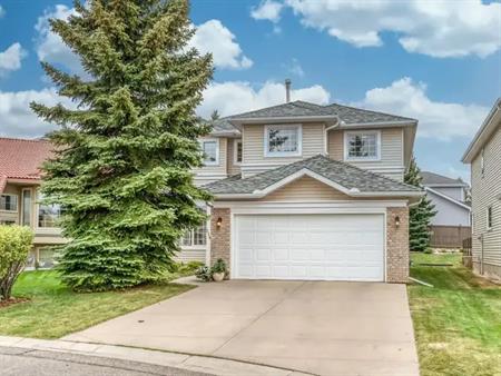 Short term/long term in A QUIET and CLASSY CULDESAC SUNNY HIGH CEILING | 328 Edgevalley Mews Northwest, Calgary