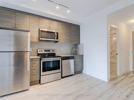 Bayview/Sheppard Luxury 2Bdrm Great Location Huge Windows Modern Fini