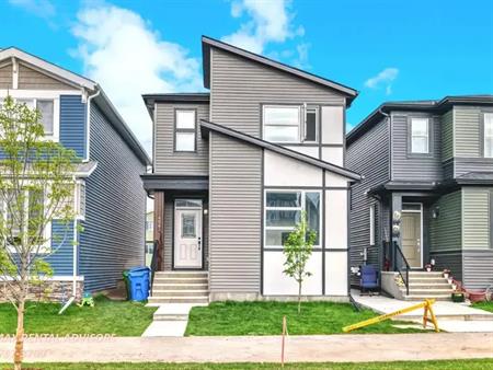 UPPER 404 Lucas Boulevard Northwest | 404 Lucas Boulevard Northwest, Calgary