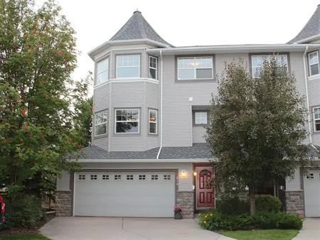 3 Bedroom Townhouse in Inglewood with 2 Car Garage | Calgary