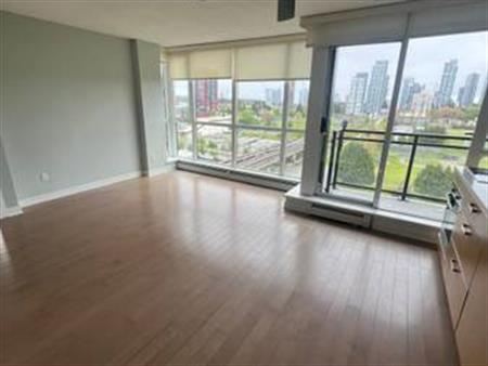 1 Bed 1 Bath and 1 Den condo for rent