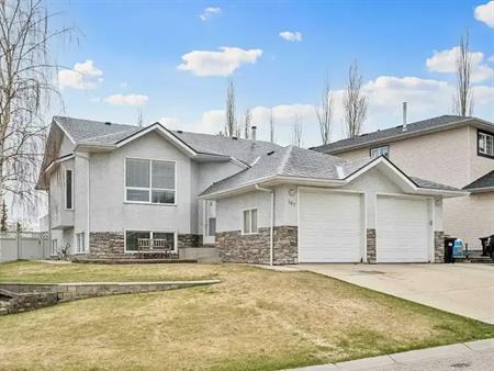 2 bedroom and 1 washroom Bi-level lower unit with big windows | 367 Hidden Vale Place Northwest, Calgary