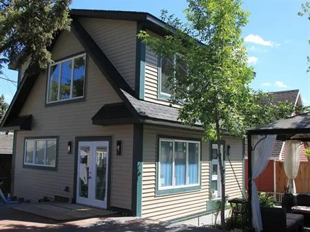 Amazing Oasis Carriage House | 30 2 Avenue Southeast, High River