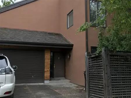 Large central home for rent short term only | Calgary