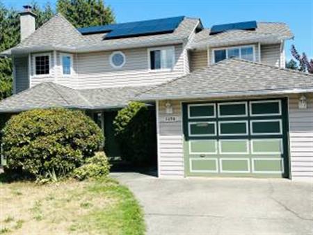 4 Bedroom Home in Colwood! Free Wifi!