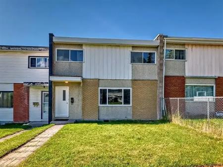 Spacious 4 bedroom townhouse Greenview NE | 326 - Garry Crescent NE, Calgary