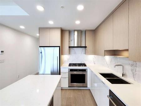 Brand new 2 bedroom 2 bath high-rise AC Corner Unit @ Burquitlam