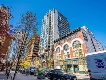 $2,250 / 1br - Central Downtown Vancouver 1bd + 1 PARKING + 1den