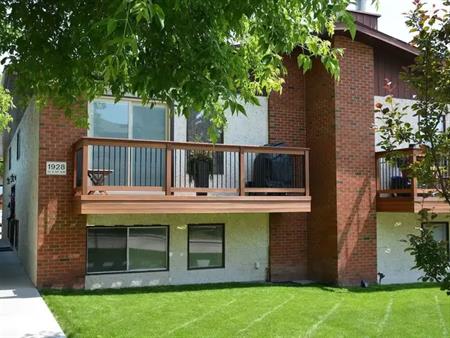 Renovated Large Bright 3 Bedroom | 1 1928 25A Street Southwest, Calgary