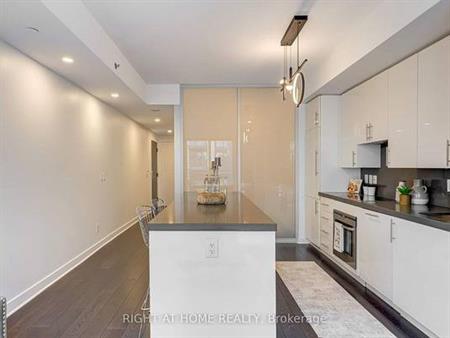 1 Bedroom, 1 Bathroom Penthouse - Queen & Portland Lofts