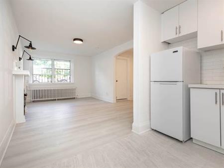 15 HUBBARD BLVD. #4 - RENOVATED STUDIO/1BATH, LAUNDRY, STEPS TO BEACH!