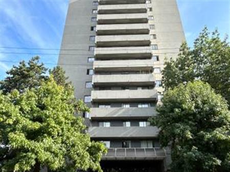 Renovated 1-Bed |1-Bath Corner unit (North Vancouver) Lower Lonsdale