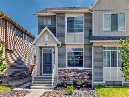 Cozy 3 bedroom 2.5 bathroom duplex home | Creekstone Path SW, Calgary