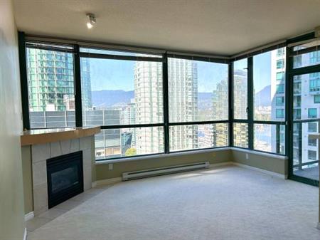 1 bed + flex, 1 bath unit in Coal Harbour, Fantastic City View