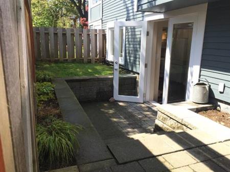 2 BR Garden Level Suite - Pet Friendly :) OCT 1