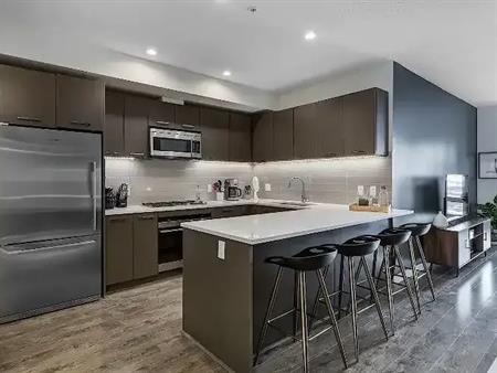 CLEAN, SPACIOUS, 3 BEDROOMS + 2 BATHS IN TRENDY MISSION AREA | 323 20th Ave SW, Calgary