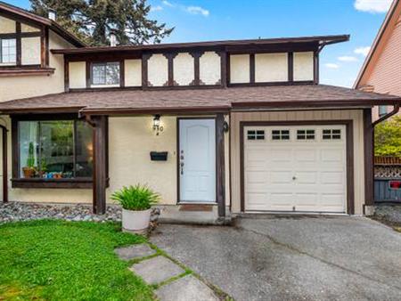 3 bedroom 2 bath side by side duplex in Esquimalt