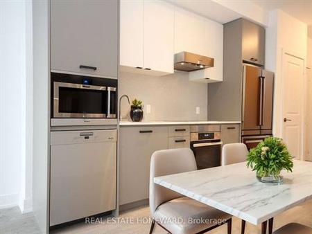 Eglinton/Mt.Pleasant Beautiful 1Bdrm +Den Modern Finishes Upgraded