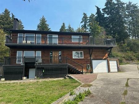 Large Waterfront Home=COASTRENTALS.CA=