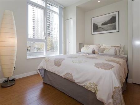 Yaletown (1 bedroom- 1001 Homer St. - Oct. 1st or 15th)***